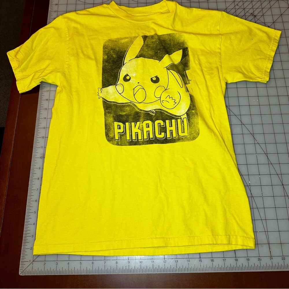 Pokémon Pikachu T-Shirt men’s size medium gently used from the 2013 Pikachu set